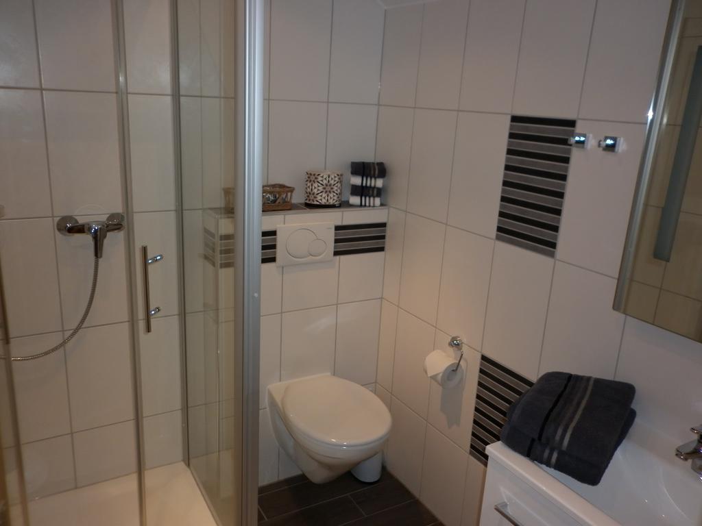 Ferienwohnungen Schoor Monreal Exterior foto